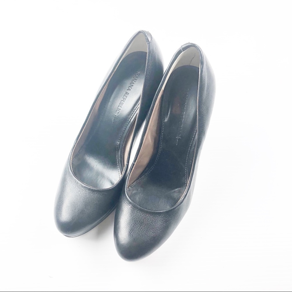 Banana Republic Black Heel Pumps Size 8 - Picture 2 of 8